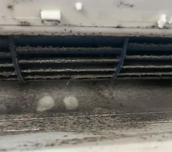 西工空调吹的风有股烧焦味是怎么回事